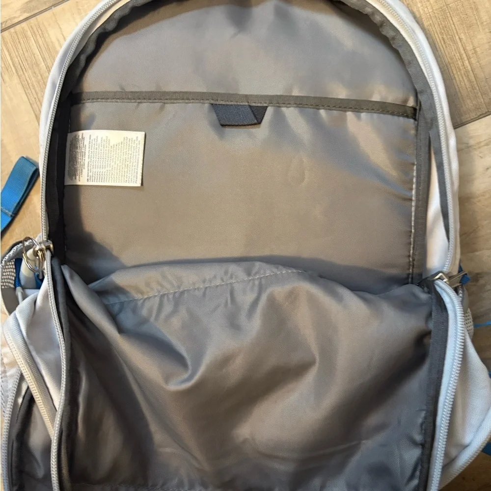 The North Face Vault Classic Backpack - Picture 10 of 13